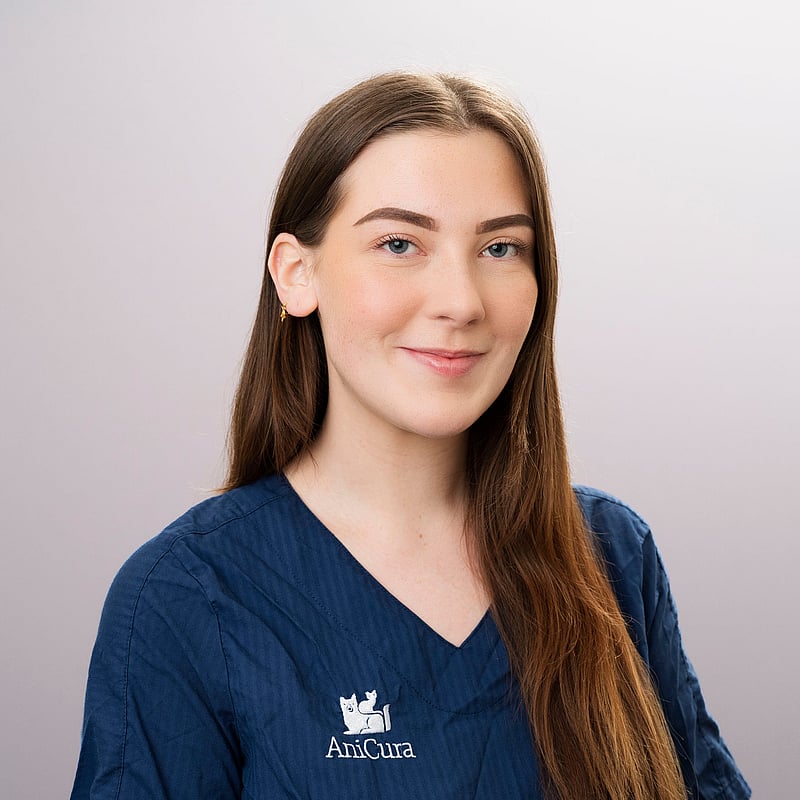 Bilde av Aina Hanstvedt, Våre Dyrepleiere Og Klinikkassistenter